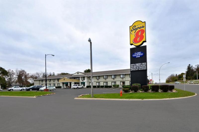 Super 8 By Wyndham Rochester Mayo Clinic Area Extérieur photo